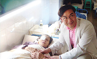 深圳眼科医院-深圳希玛林顺潮眼科医院林顺潮教授 深圳眼科医院-深圳希玛林顺潮眼科医院林教授连续两年(1993及1994年)获选为威尔斯