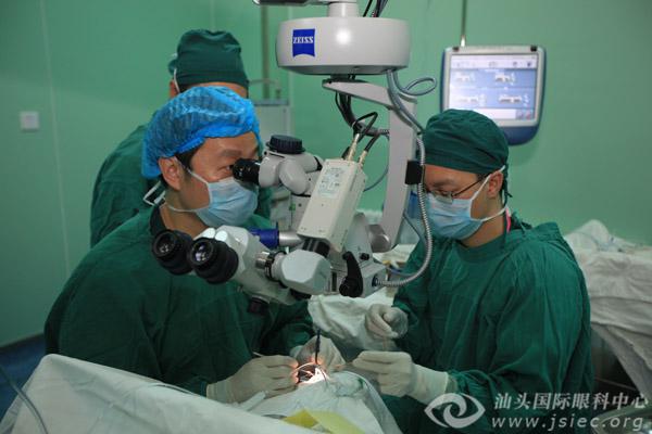深圳眼科医院-深圳希玛林顺潮眼科医院 詹主任已经为上万名白内障患者成功实施手术。